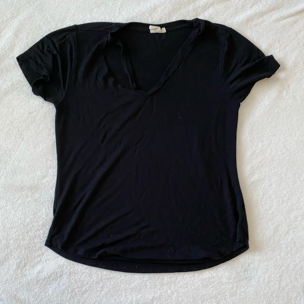 Buckle- White Crow Black Distressed V Neck Tee